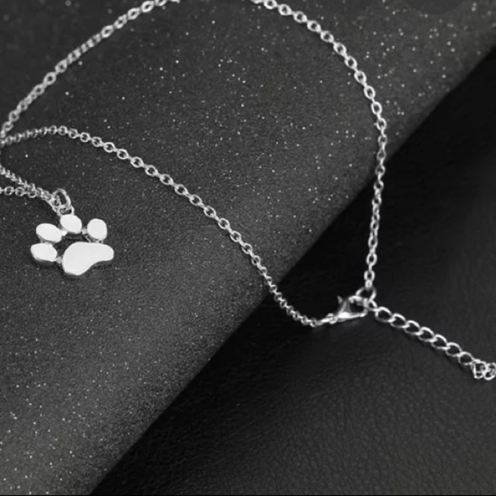 NEW💙💎🐾PAW PRINT NECKLACE!🐾💎💙SILVERY ADORABLE - Picture 3 of 8